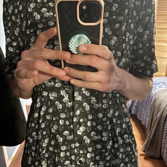 Able Amelia button front dress in green abstract rose. Size XL. - Picture 5 of 7